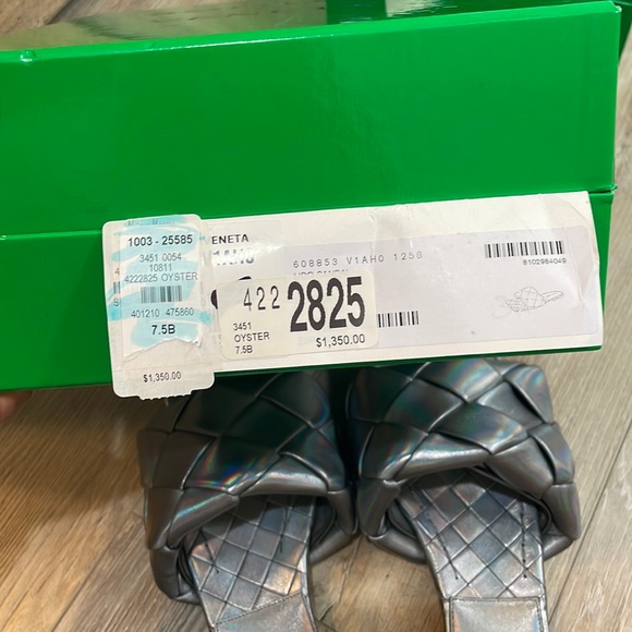 Brand New in Box Bottega Veneta Lido Flat Sandal in Oyster - Picture 4 of 6